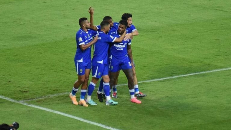 Ramon Tanque Cetak Brace, Persib Bandung Gusur Posisi Kedua Klasemen BRI Super League